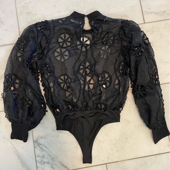 Valentine, medium, black cut out sheer bodysuit with balloon sleeves good shape - Picture 3 of 4